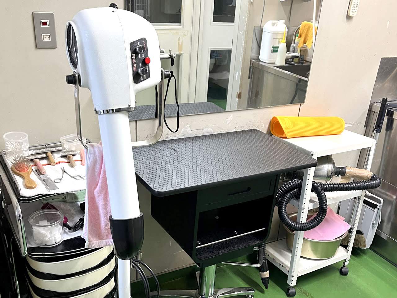 トリミング台